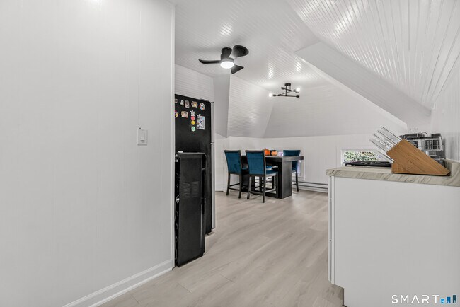 Building Photo - 277 Maplewood Ave