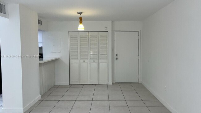 Primary Photo - 8860 Fontainebleau Blvd