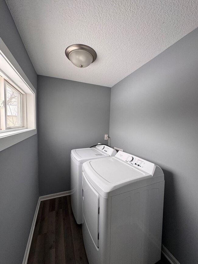 Building Photo - AVAILABLE NOW! Large 3 Bedroom, 2 Bathroom, with Extra Rooms and Two Car Garage in Anoka