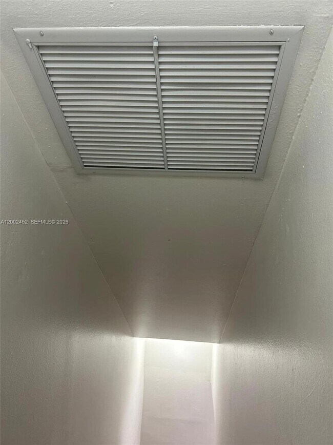 Building Photo - 6100 SW 68th St