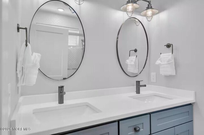 Building Photo - 13 5th Ave