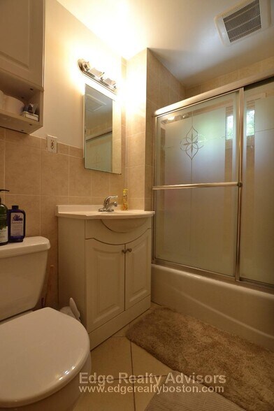 Building Photo - 27 S Crescent Circuit