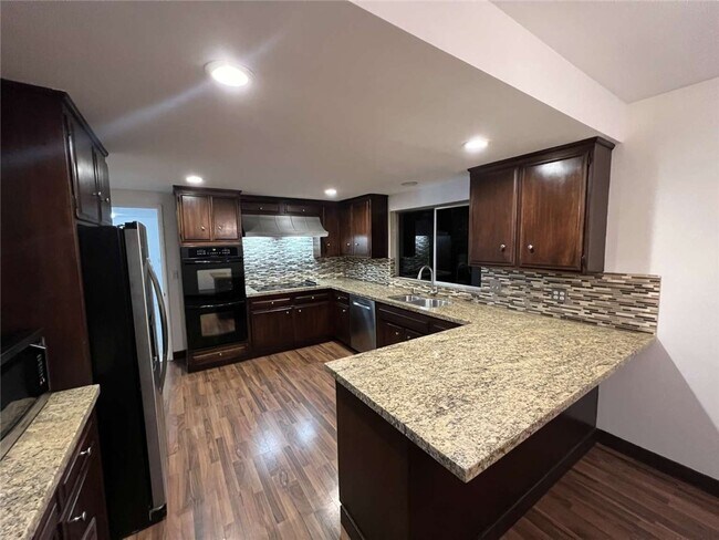 Building Photo - 490 Starlight Crest Dr