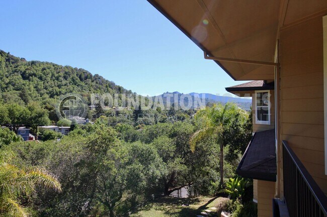 Building Photo - Architecturally Stunning Custom Estate wit...