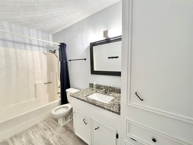 Building Photo - 4021 Avenue Q 1/2