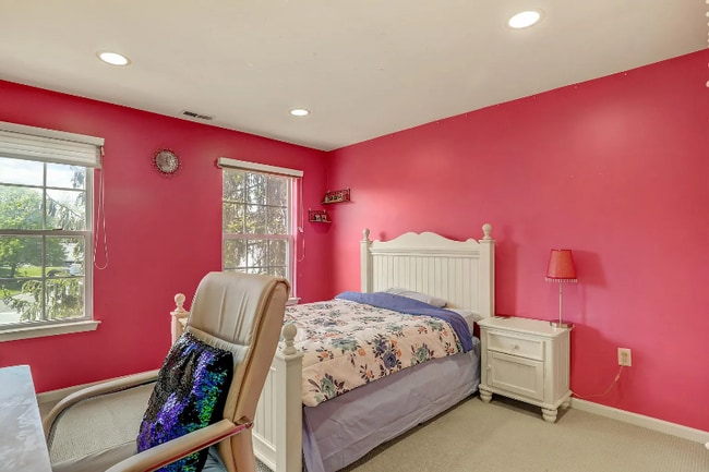 Building Photo - 19 Jason Ct