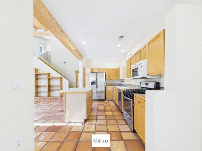 Building Photo - Two Story Home in Desirable Subdivision