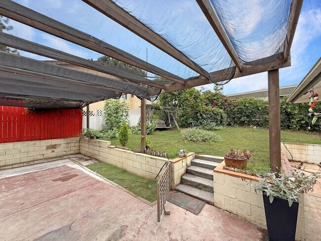 Building Photo - 3B/1BA Home in Escondido Available for Rent!
