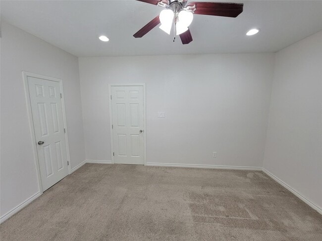 Building Photo - 2025 Augusta Dr