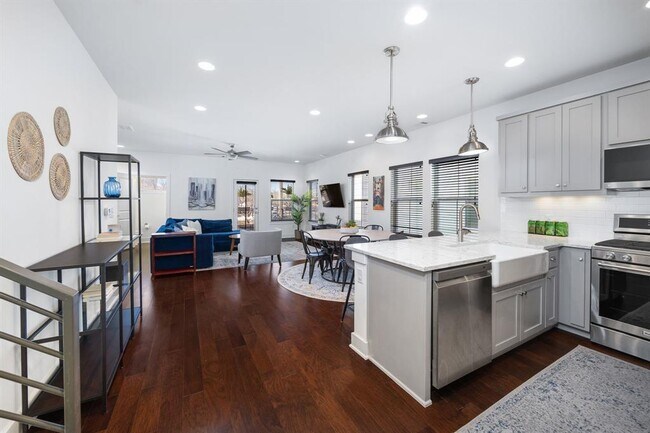 Building Photo - 2703 Halcyon Dr