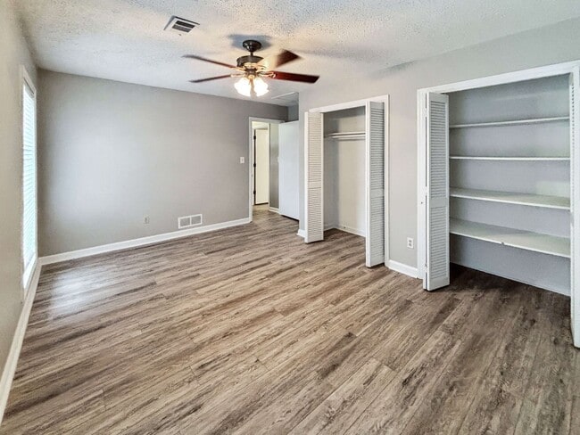 Building Photo - Beautiful 4 BR 3.5 BA Home in Marietta!