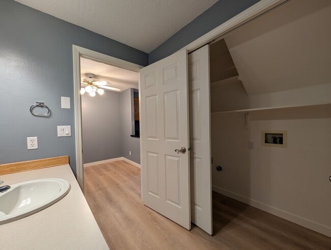 Building Photo - 2-Bedroom, 1.5-Bath Sunset Meadow Townhous...
