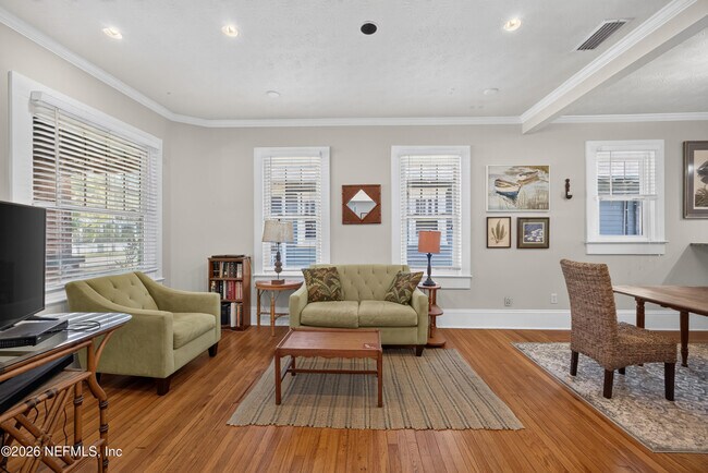Building Photo - 1555 Belmonte Ave