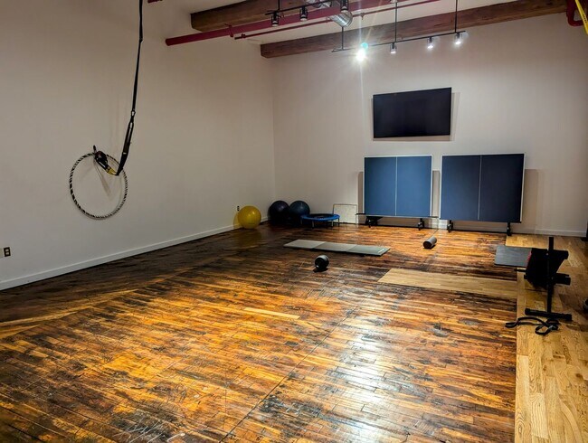 Building Photo - Amazing Germantown Loft in Historic Wertha...