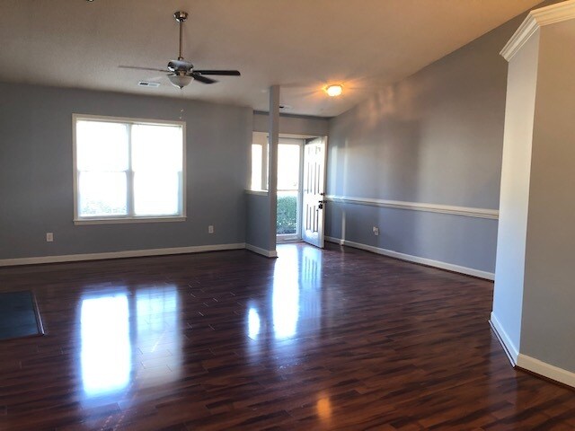 Building Photo - 905 Lowry Ct