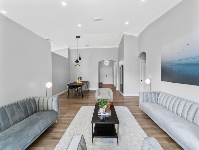 Building Photo - 14815 SW 28 Ln