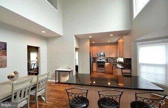 Building Photo - 5556 Village Center Dr