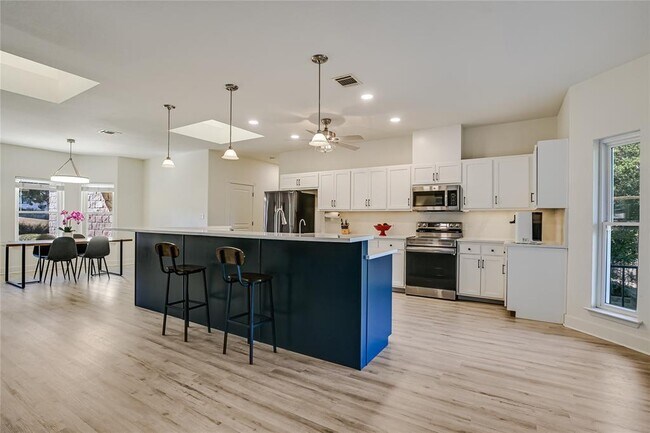 Building Photo - 945 Wesley Ridge Dr