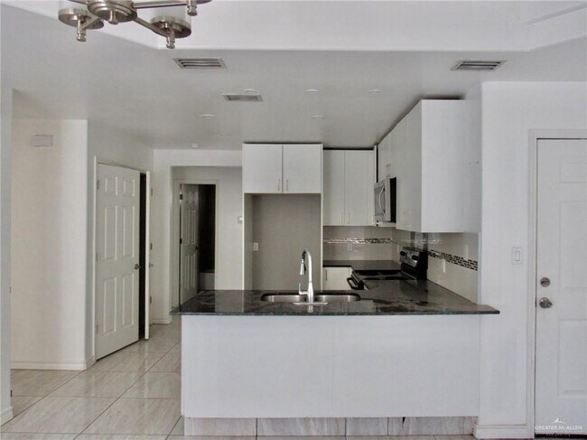 Building Photo - 15 W Harrison Ave