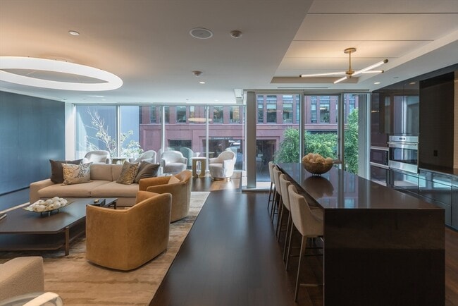 Building Photo - 32 Traveler St