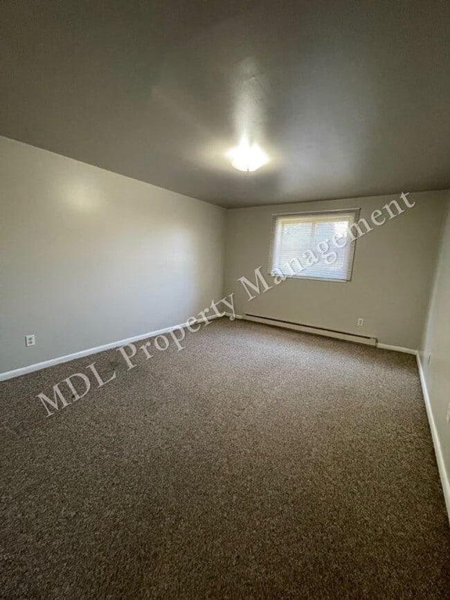 Building Photo - 121 N Woodbridge St