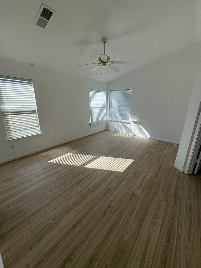 Building Photo - Spacious 4 bed/3 bath in Elk Grove 95624 M...