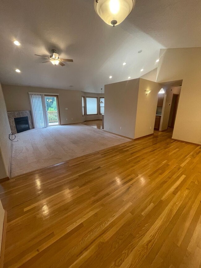 Building Photo - 3 Bedroom home in Albany!