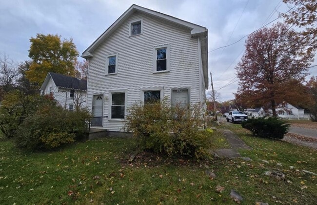 Building Photo - 1601 Grafton Rd