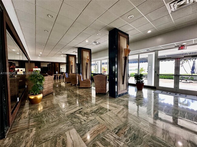 Building Photo - 500 Bayview Dr