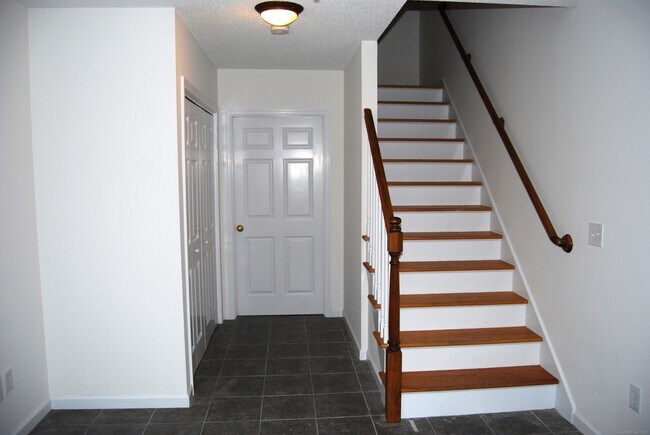Building Photo - 49 Overshot Dr