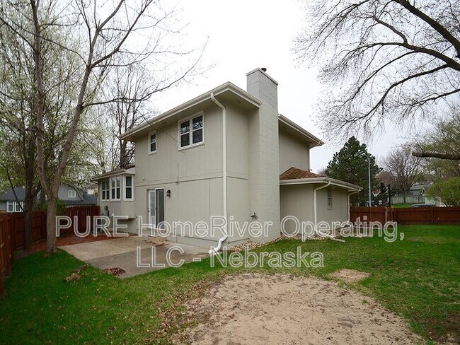 Building Photo - 2121 S 163rd Cir