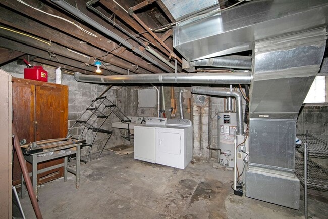 Building Photo - 3403 River Rd