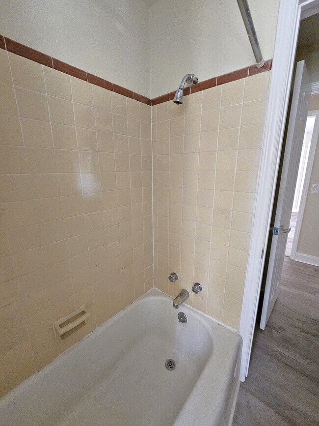 Building Photo - 609 Memorial Dr Ext