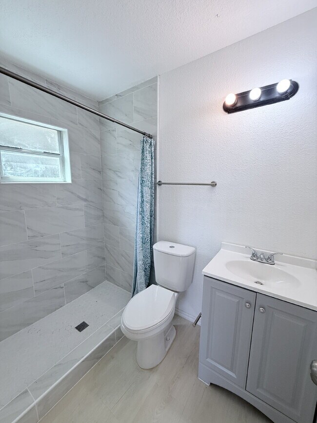 Building Photo - 2-Bedroom and 2-Bathroom