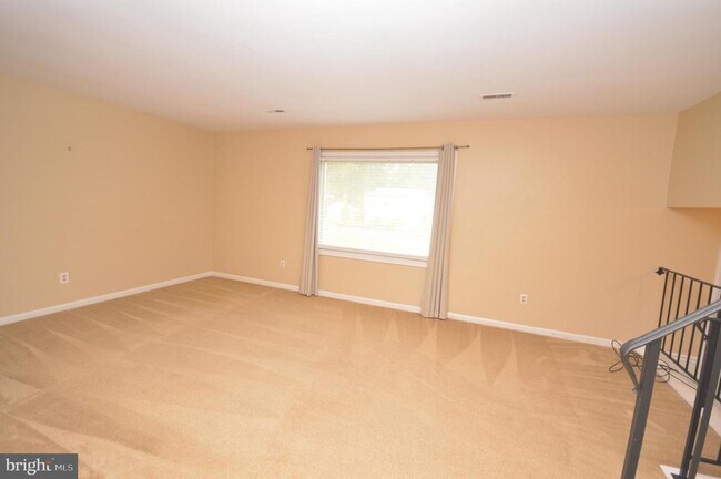 Building Photo - 7017 Lombard Ln