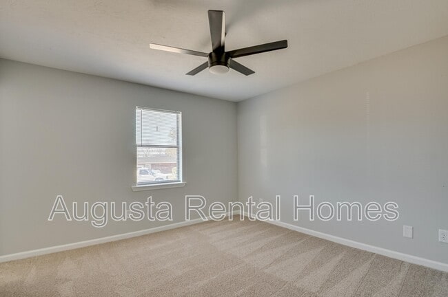 Building Photo - 328 Old Plantation Rd