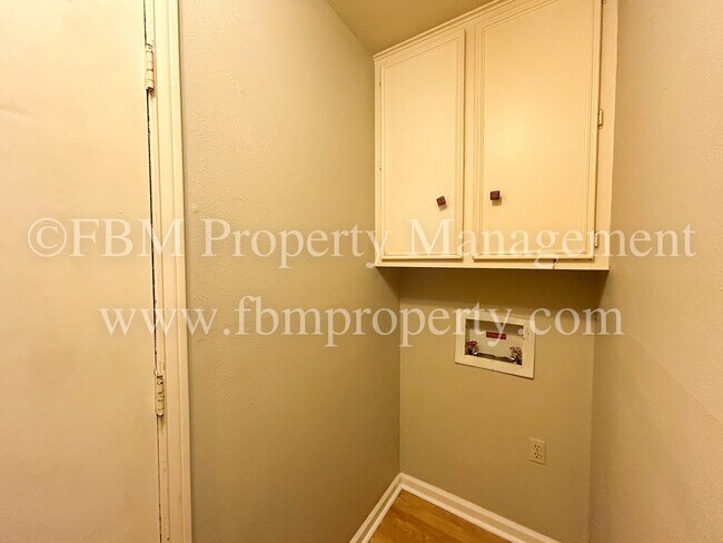 Building Photo - 1700 Charlottesville Dr