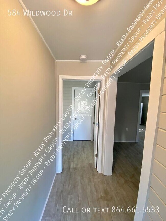 Building Photo - 584 Wildwood Dr