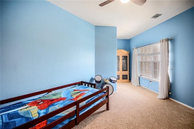 Building Photo - 2315 Little Tree Bend