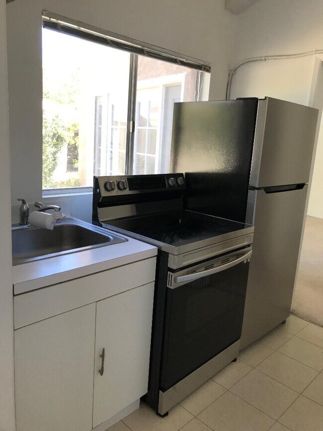 Building Photo - 4401 Willens Ave