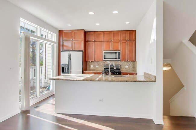 Building Photo - 513 Grove Ln