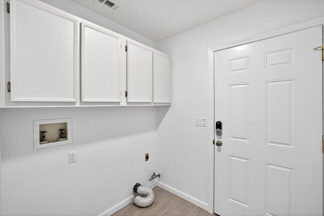 Building Photo - 12 Corbin Ct