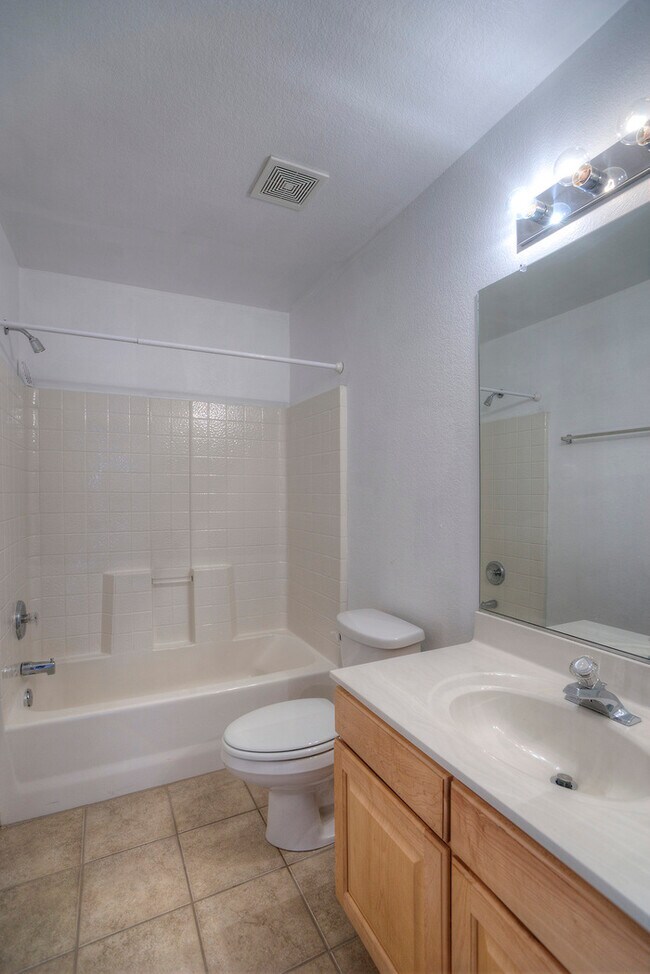 Building Photo - 3Bed/2Bath House at Greenway/Litchfield! J...