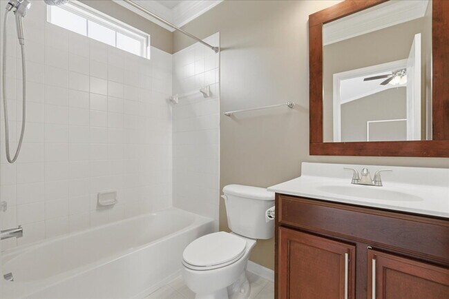 Building Photo - Expansive 4BR / 4.5BA Townhome in Lansdowne Town Center – Over 3,400 Sq Ft!