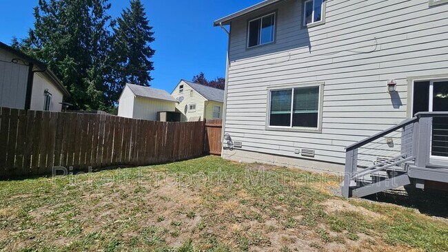 Building Photo - 102 Goldenrod St