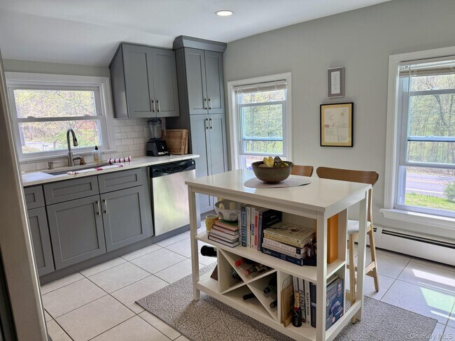 Building Photo - 104 Titicus Rd