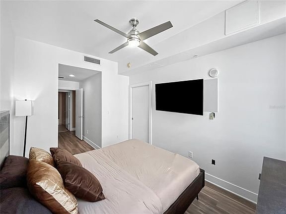 Building Photo - 1120 E Kennedy Blvd