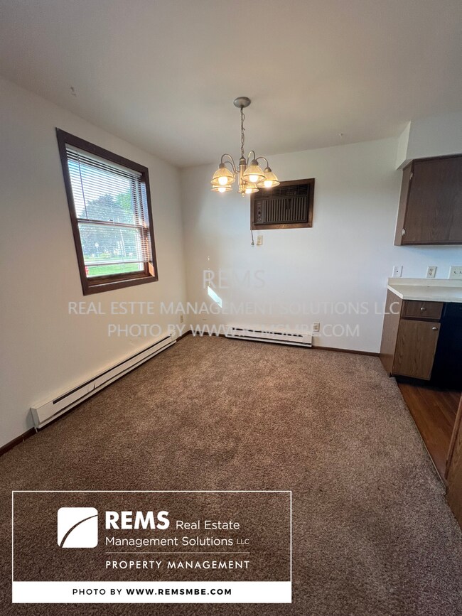 Building Photo - 155 W Adams St