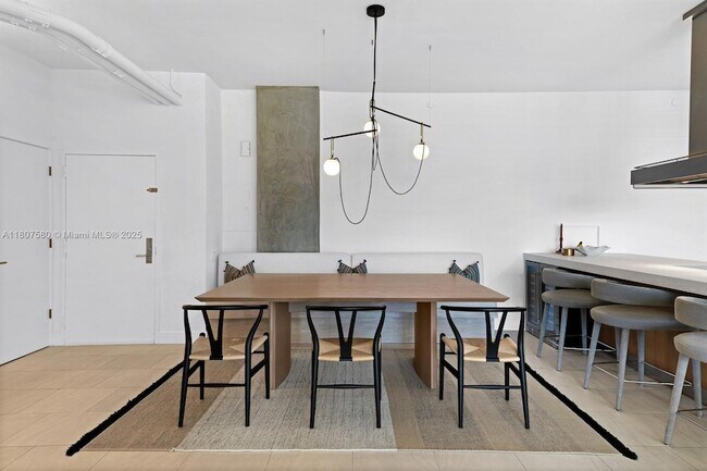 Building Photo - 10205 Collins Ave