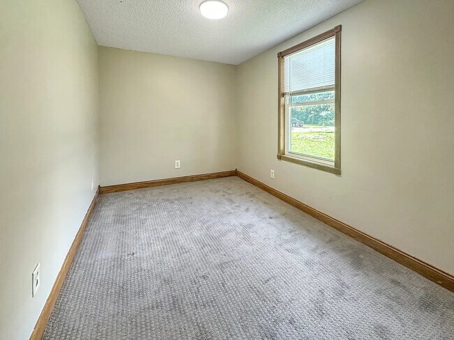 Building Photo - 465 3rd Ave